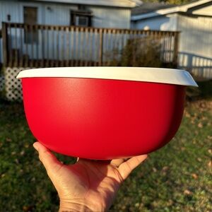 TUPPERWARE BOWL